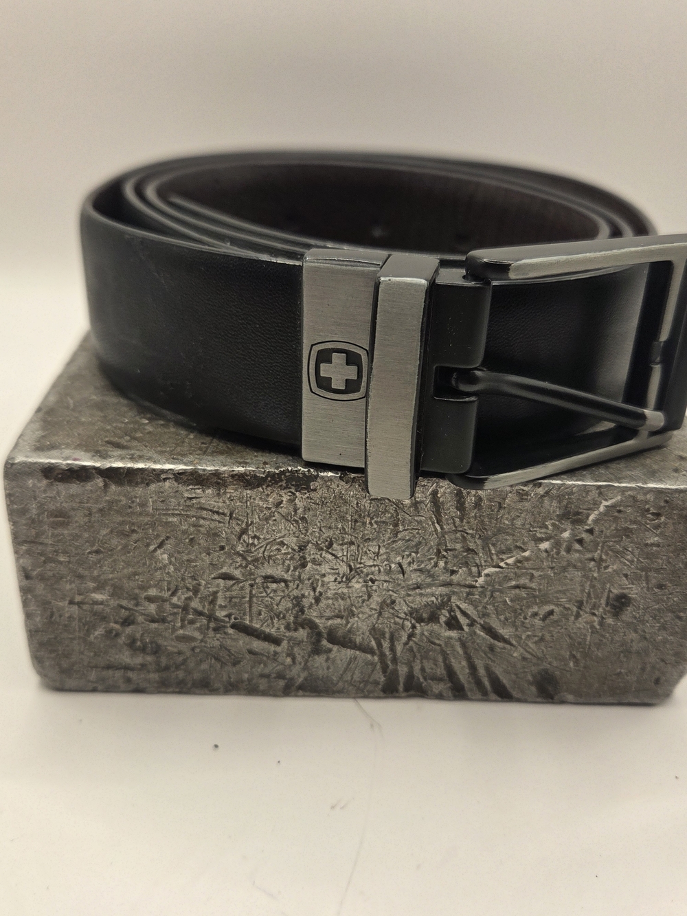 Swiss Gear reversible leather belt